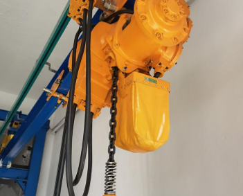環(huán)鏈型電動葫蘆剎車制動時，鏈條下滑多少米